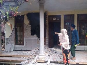 Endonezya'daki depremde 8 kişi öldü