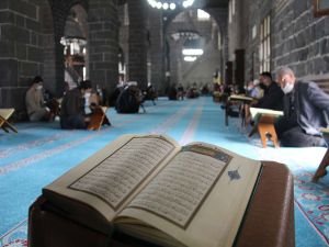 Diyarbakır Ulu Camii'nde 1382 yıldır mukabele sünneti ihya ediliyor