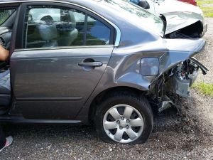 Şanlıurfa'da otomobil refüje çarptı: 5 yaralı
