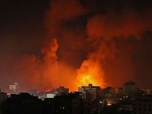 Siyonist işgal rejimi ateşkes öncesi Gazze'yi bombalıyor