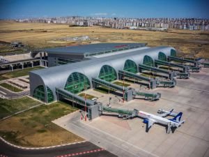 Diyarbakır Havalimanı bir aylığına uçuşlara kapatıldı