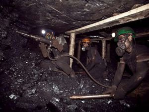 Pakistan'da madende patlama: Çok sayıda kişi mahsur