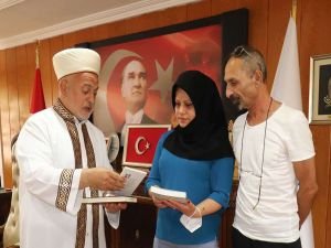 Gürcistan vatandaşı Nino Miladze İslam'ı seçti