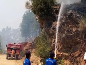 Siirt Belediyesi itfaiye ekipleri Manavgat yangınına müdahale ediyor