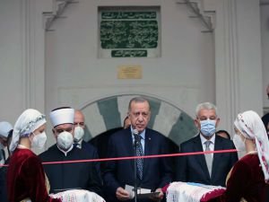​Cumhurbaşkanı Erdoğan Bosna'da tarihi caminin açılışına katıldı: Camilerimizi merkez edinmeliyiz