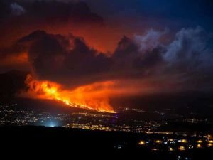 Cumbre Vieja Yanardağı'ndaki patlamalar şiddetini artırarak devam ediyor