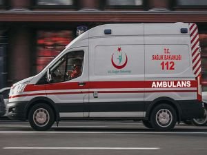 Rus turistleri taşıyan tur midibüsü devrildi: 8 yaralı