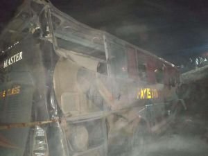 Pakistan'da otobüs kazası: 7 ölü 28 yaralı