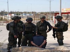 Siyonist işgal rejimi 18 Filistinliyi alıkoydu
