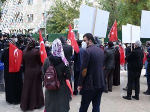 HDP Van il binası önünde eylem yapan ailelerden çocuklarına "Dönün" çağrısı