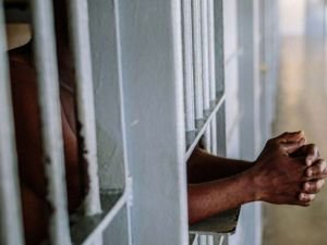 Nijerya'da yüzlerce mahkûm hapishaneden firar etti