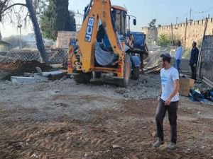 Siyonist işgal rejimi Kudüs'teki Müslüman mezarlığını yıkıyor
