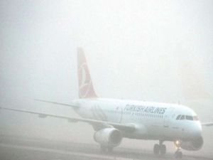 Yoğun sis nedeniyle uçak seferleri iptal edildi