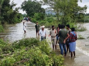 Hindistan'da sel: 15 ölü 100'ü aşkın kayıp