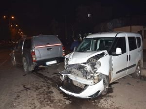 Şanlıurfa'da 3 aracın karıştığı zincirleme kaza: 5 yaralı