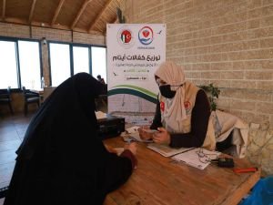 Yetimler Vakfı Filistin'de nakdi yardımda bulundu