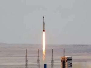 İran uzaya yerli uydu fırlattı
