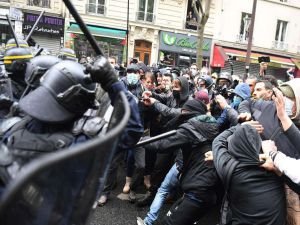 Fransa'da Macron karşıtı protestolara polis müdahale etti
