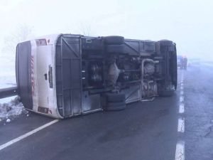 İstanbul'da polis servis aracı devrildi: 2'si ağır 10 yaralı