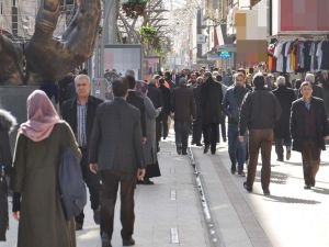 Halk elektriğe yapılan zamların geri çekilmesini istiyor