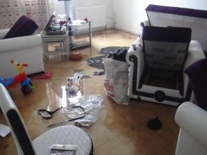 İzmir'de sağanak etkili oldu: Ev ve iş yerlerini su bastı