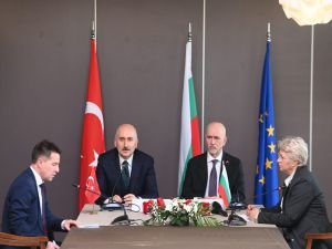 Bakan Karaismailoğlu: Sınır Kapılarında kapasitenin artırılması için Bulgaristan ile mutabık kaldık