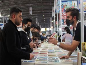 Adana'da 14'üncüsü düzenlenen kitap fuarına yoğun ilgi
