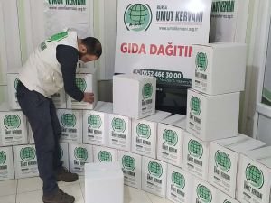 Umut Kervanı Bursa’da ihtiyaç sahiplerine yardımda bulundu