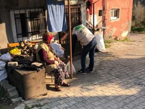 Hatay Umut Kervanı mağdur ve ihtiyaç sahibi ailelere yardımda bulundu