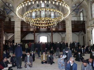 İki yıl aranın ardından ibadete açılan Malatya Yeni Camii'de maneviyat zirvede