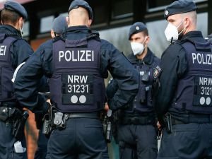 Almanya’da polis şiddeti nedeniyle bir kişi hayatını kaybetti