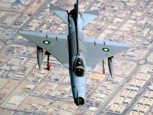İran'da F7 jeti düştü: İki pilot hayatını kaybetti