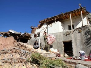 İran'daki depremlerde vefat sayısı artıyor
