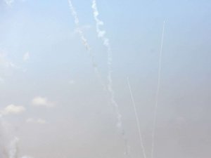 Filistin direnişinin roket atışlarında 11 işgalci siyonist yaralandı
