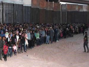 ABD'ye geçmeye çalışan yüzlerce düzensiz göçmen yakalandı