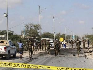Somali'de askeri üsse bombalı saldırı: 15 ölü
