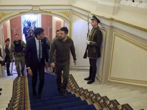 İngiltere Başbakanı Sunak, Ukrayna Devlet Başkanı Zelenskiy ile görüştü