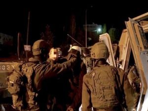 İşgalci siyonistler Batı Şeria ve Kudüs'te 25 Filistinli alıkonuldu