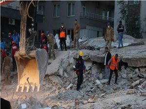 Şanlıurfa'da çöken binada arama kurtarma çalışmaları sürüyor