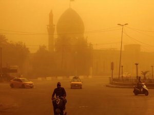Irak'ta kum fırtınası nedeniyle 500'den fazla kişi hastanelik oldu