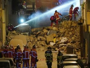 Fransa'da çöken binada ölü sayısı 6'ya çıktı