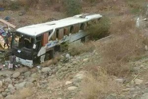 Yemen'de yolcu otobüsü devrildi: 11 ölü