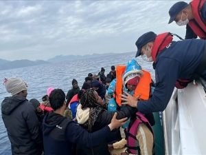 Muğla açıklarında 71 düzensiz göçmen yakalandı