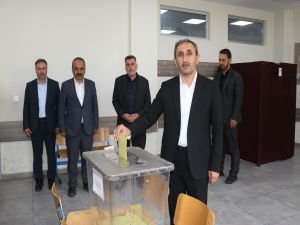 Gaziantep Milletvekili Şehzade Demir oyunu kullandı