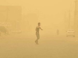 İran'da bini aşkın kişi kum fırtınası nedeniyle hastanelere başvurdu