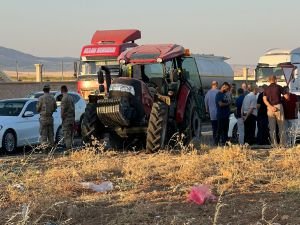 Mardin’de traktör ile otomobil çarpıştı: 4 yaralı