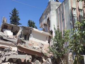 Ağır hasarlı binaların yıkımı sırasında mağduriyetler yaşanıyor