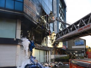İstanbul'da 5 katlı tekstil atölyesinde yangın