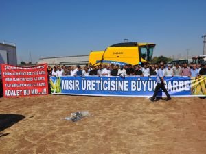 Mısır fiyatına karşı çıkan çiftçiler TMO önünde protesto düzenledi