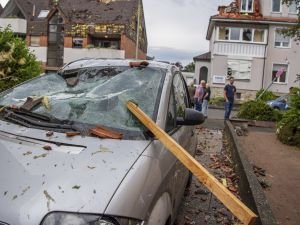 Almanya'da fırtına etkili oldu: 16 yaralı